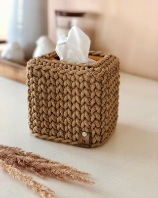 Mít po ruce kapesníky je běžná věc 😉 Ale mít je v krásném obalu, který ladí s interiérem – to už je maličkost, která dělá...